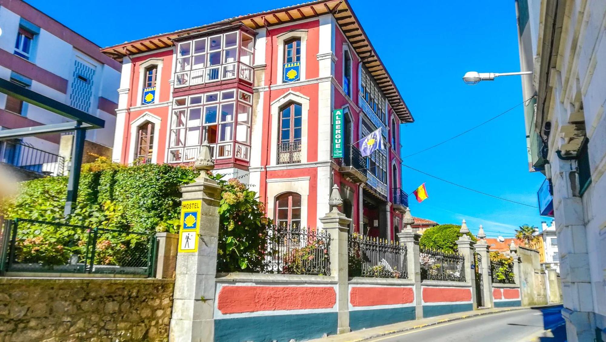 Albergue La Casona Del Peregrino Llanes Exterior foto
